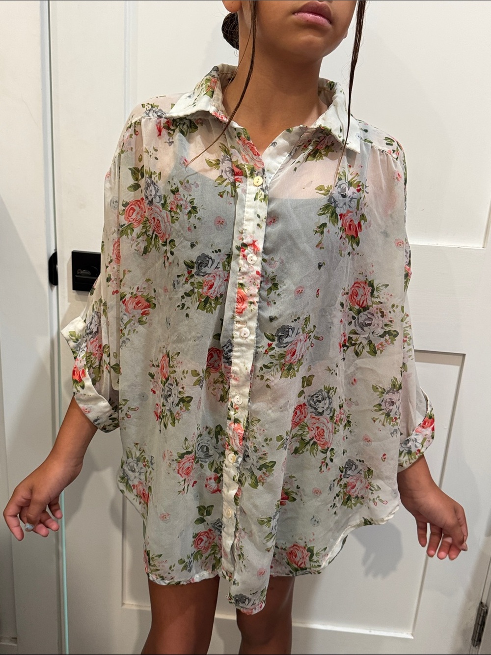 Sheer med wm’s Floral Button-Front Blouse - Light gray with Pink Roses